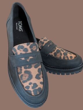 EUC TOMS Cara Leopard-Print Penny Loafers in Black and Brown Size 10